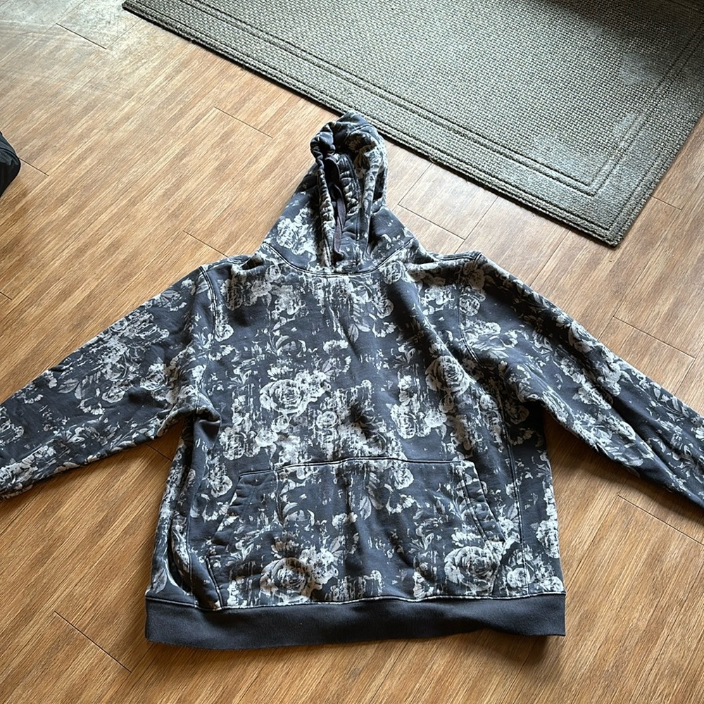 Like new men’s VA hoodie